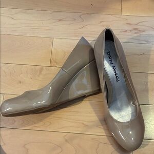 Dirty Laundry Glossy Beige Wedges